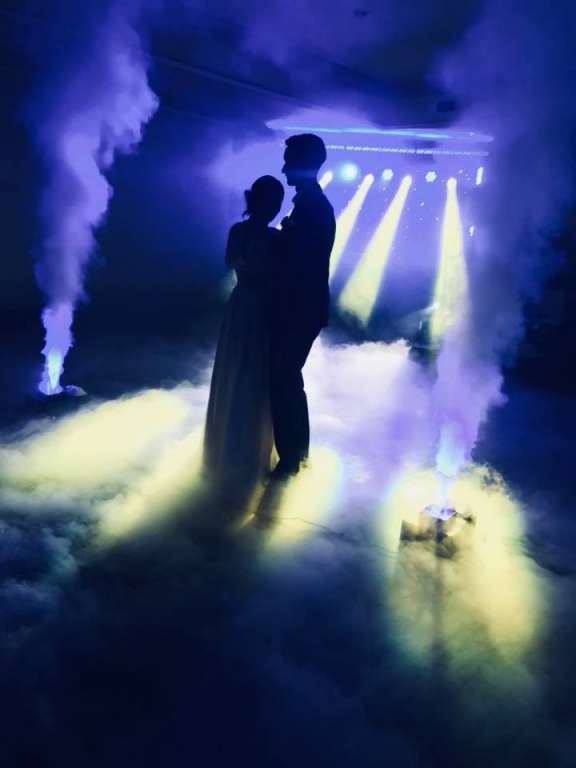 TANIEC W CHMURACH DJ LAMA CIĘZKI DYM NA PIERWSZY TANIEC