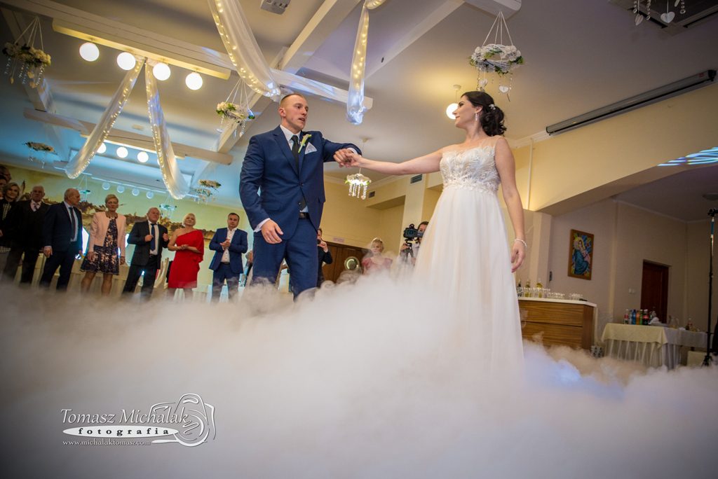 Taniec w chmurach cięzki dym DJ LAMA Opole Kluczbork DJ NA WESELE Kamil Rzeźnik 4